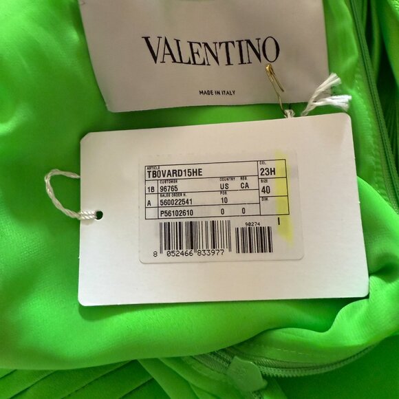 Valentino Garavani Runway pleated caped gown Size 38IT, S/XS US NEW - Picture 16 of 16